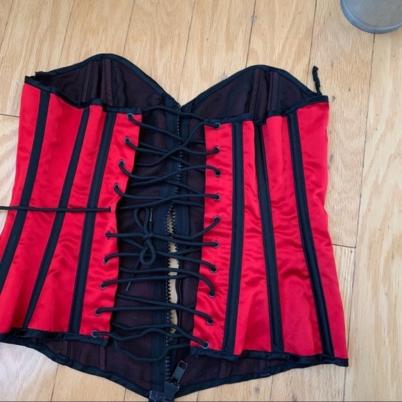 Red Satin Front Zipped Corset Size 36 - Picture 6 of 6